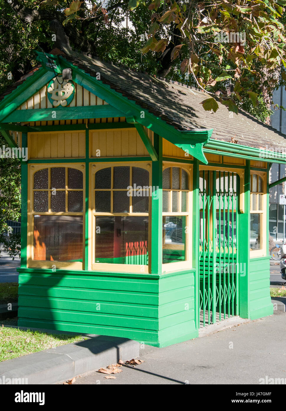 Ancien Tramway MTB abri (1917), au coin de la rue Macarthur et St Andrew's Place, East Melbourne Banque D'Images