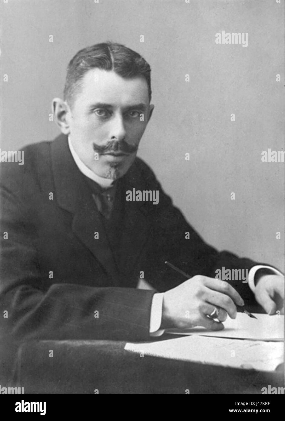 Otto von Lilienfeld était un personnage éminent, probablement dans les sphères militaire ou politique. D'autres recherches permettraient de clarifier ses contributions spécifiques et son importance dans le domaine ou le contexte pertinent. Banque D'Images