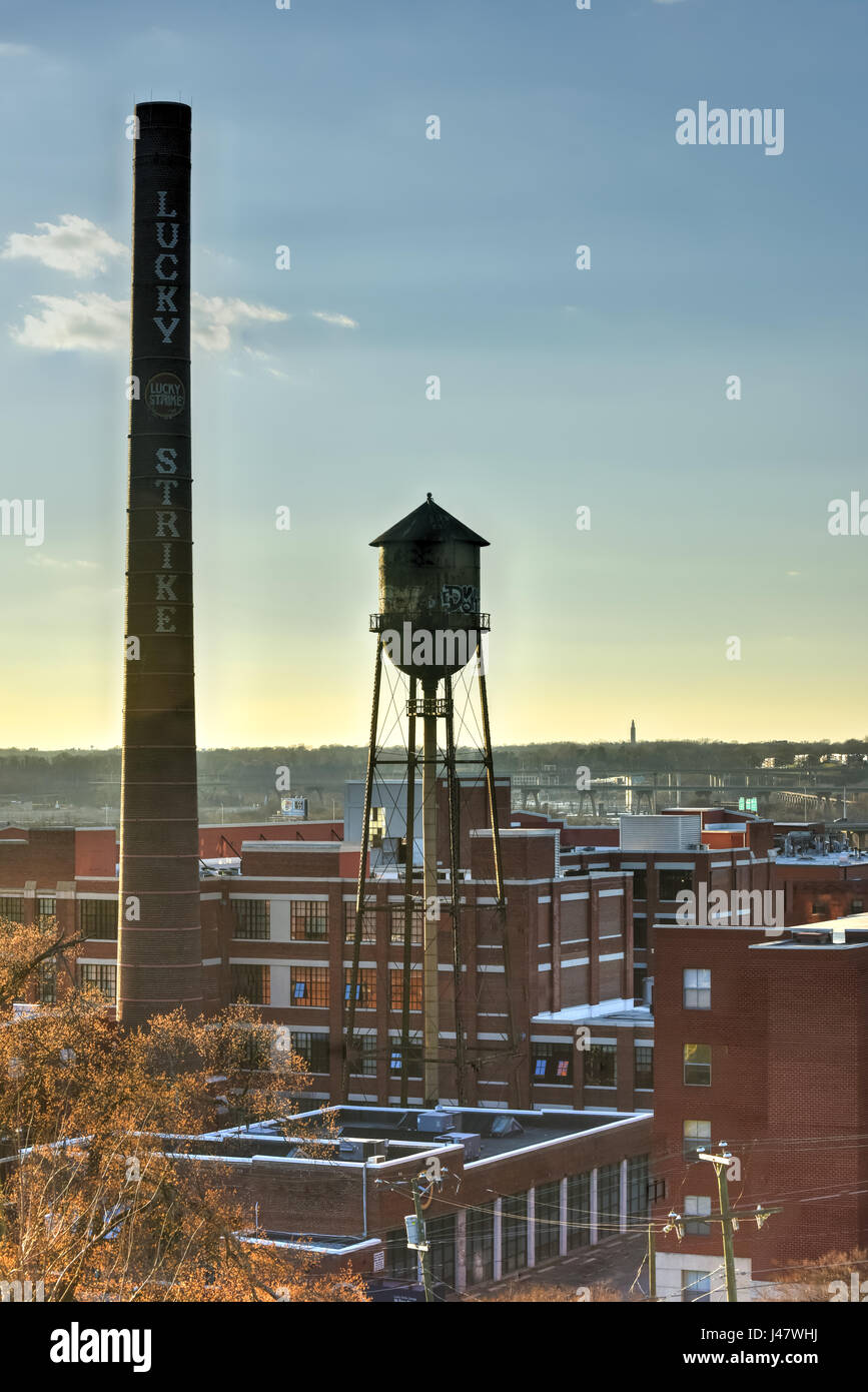 Richmond, Virginie - Dec 19, 2017 : l'usine de Lucky Strike vu de Libby Hill à Richmond, en Virginie. Banque D'Images