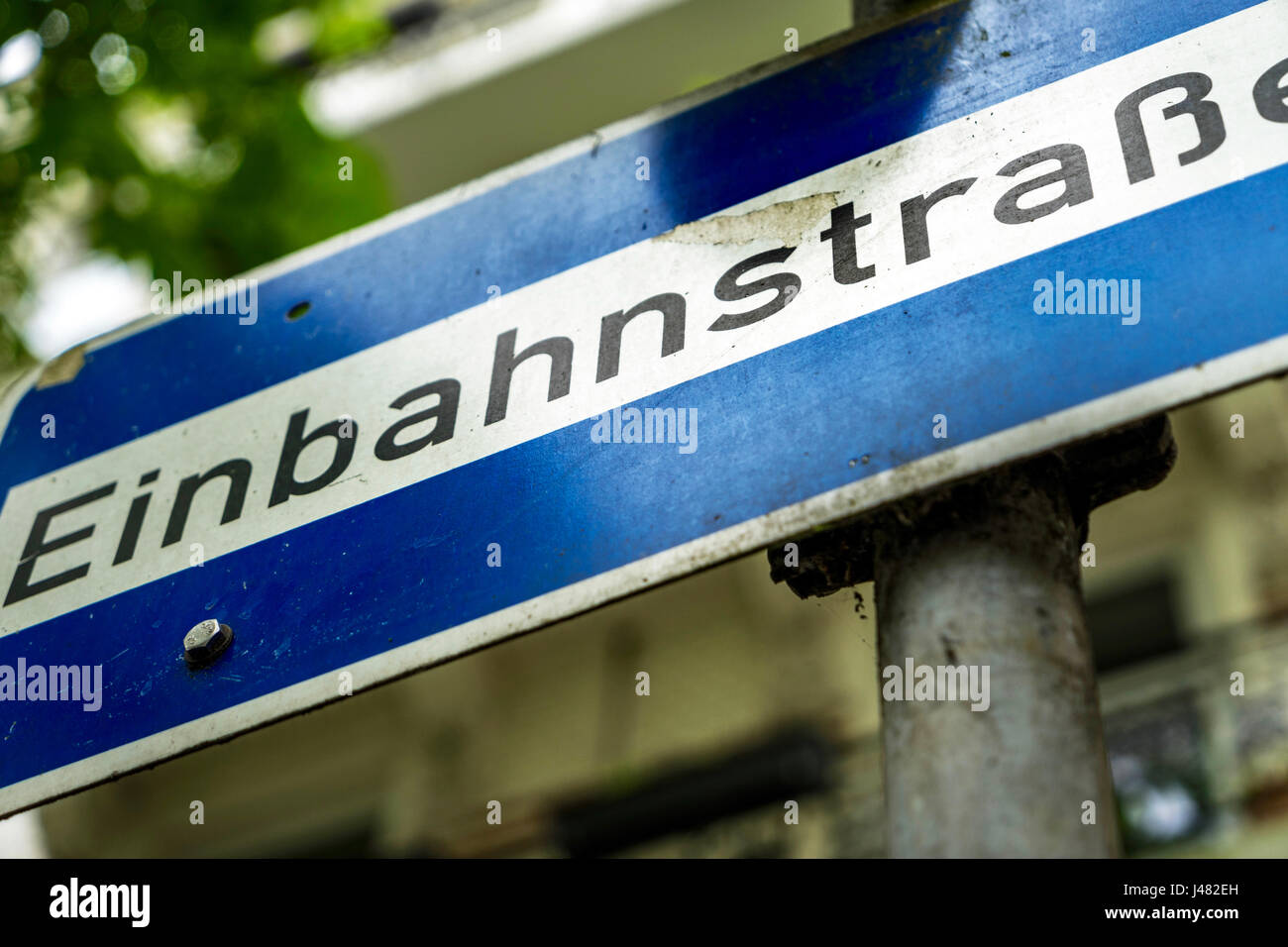 Plaque de rue bleu à Hambourg, Allemagne : one way street (Einbahnstrasse) Banque D'Images