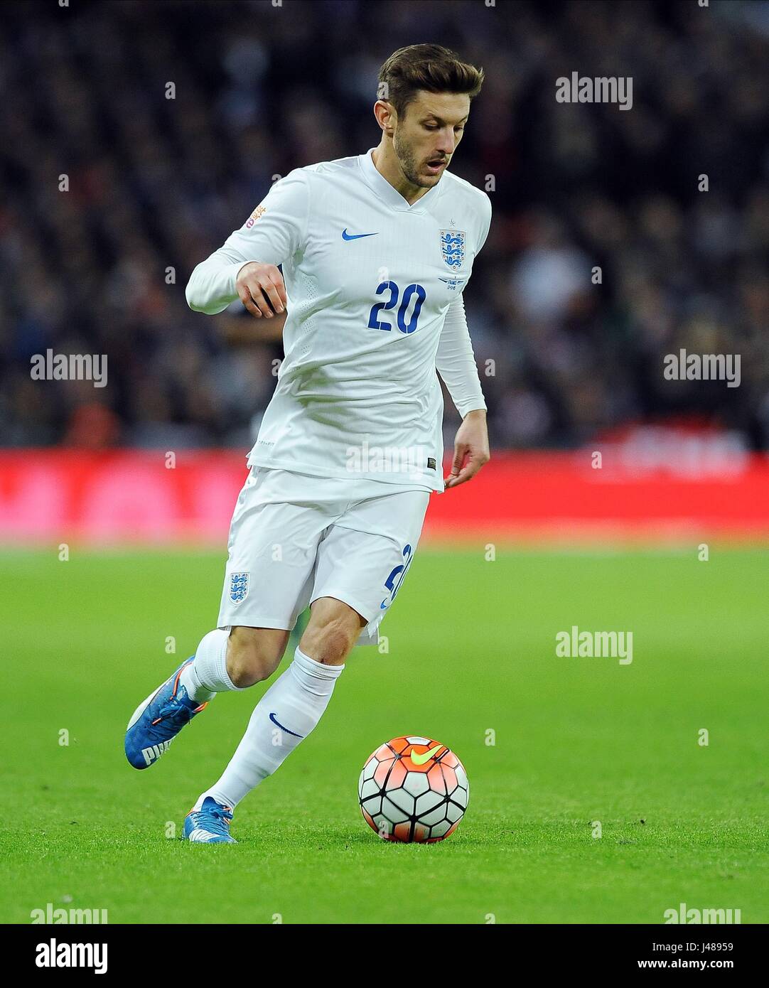 ADAM LALLANA D'ANGLETERRE ENGLAND V FRANCE STADE DE WEMBLEY Londres Angleterre 17 Novembre 2015 Banque D'Images