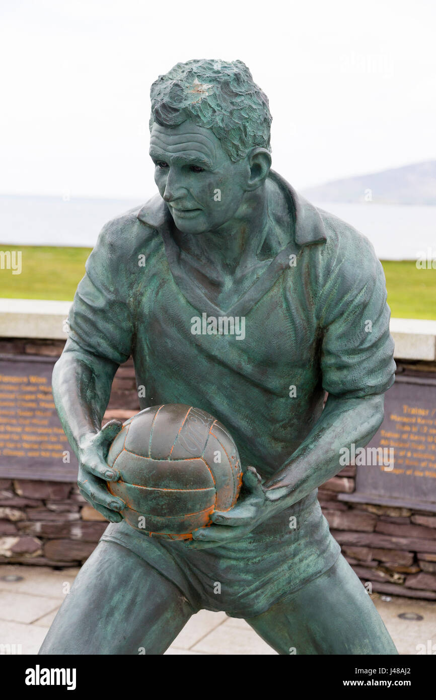 Statue de football gaélique star Mick O'Dwyer, à Waterville, dans le comté de Kerry, Irlande Banque D'Images