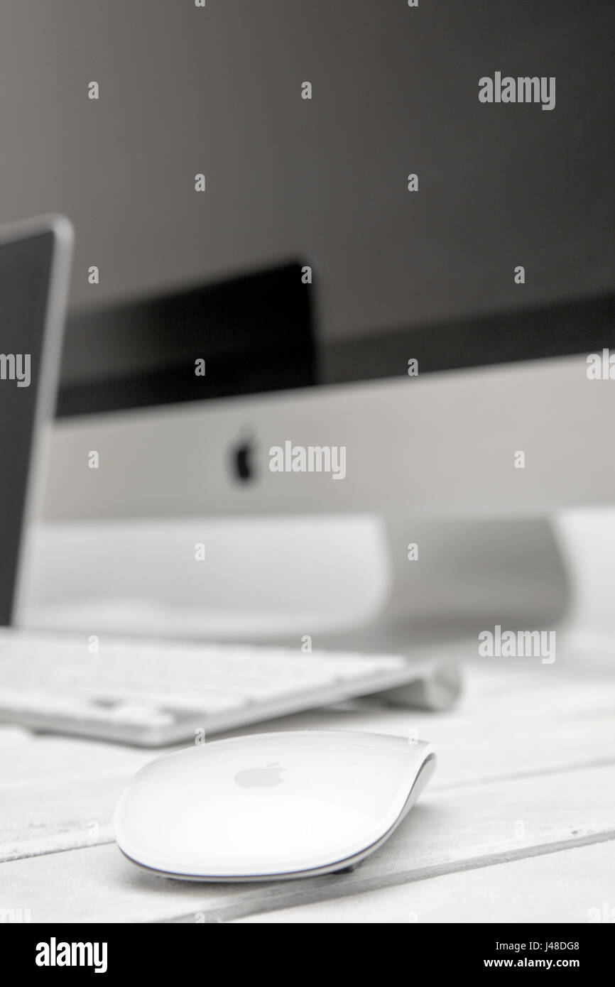 Détail de l'ordinateur iMac. Il s'agit d'ordinateurs de bureau Macintosh conçu et construit par Apple Inc Banque D'Images