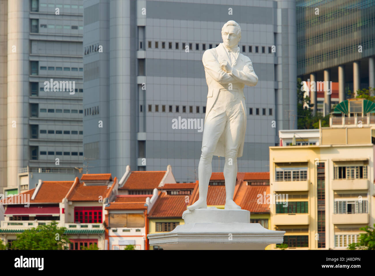 Statue de Sir Thomas Stamford Raffles - mieux connu pour être le fondateur de la ville de Singapour. Il est souvent décrit comme le "Père de Singapour" Banque D'Images