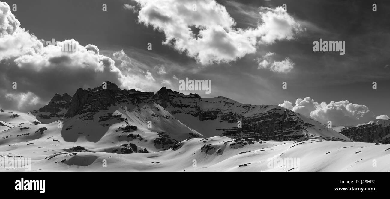 Panorama noir et blanc des montagnes. La Turquie, Monts Taurus centrale, Aladaglar (Anti-Taurus), du plateau (Edigel Ije Goller) Banque D'Images