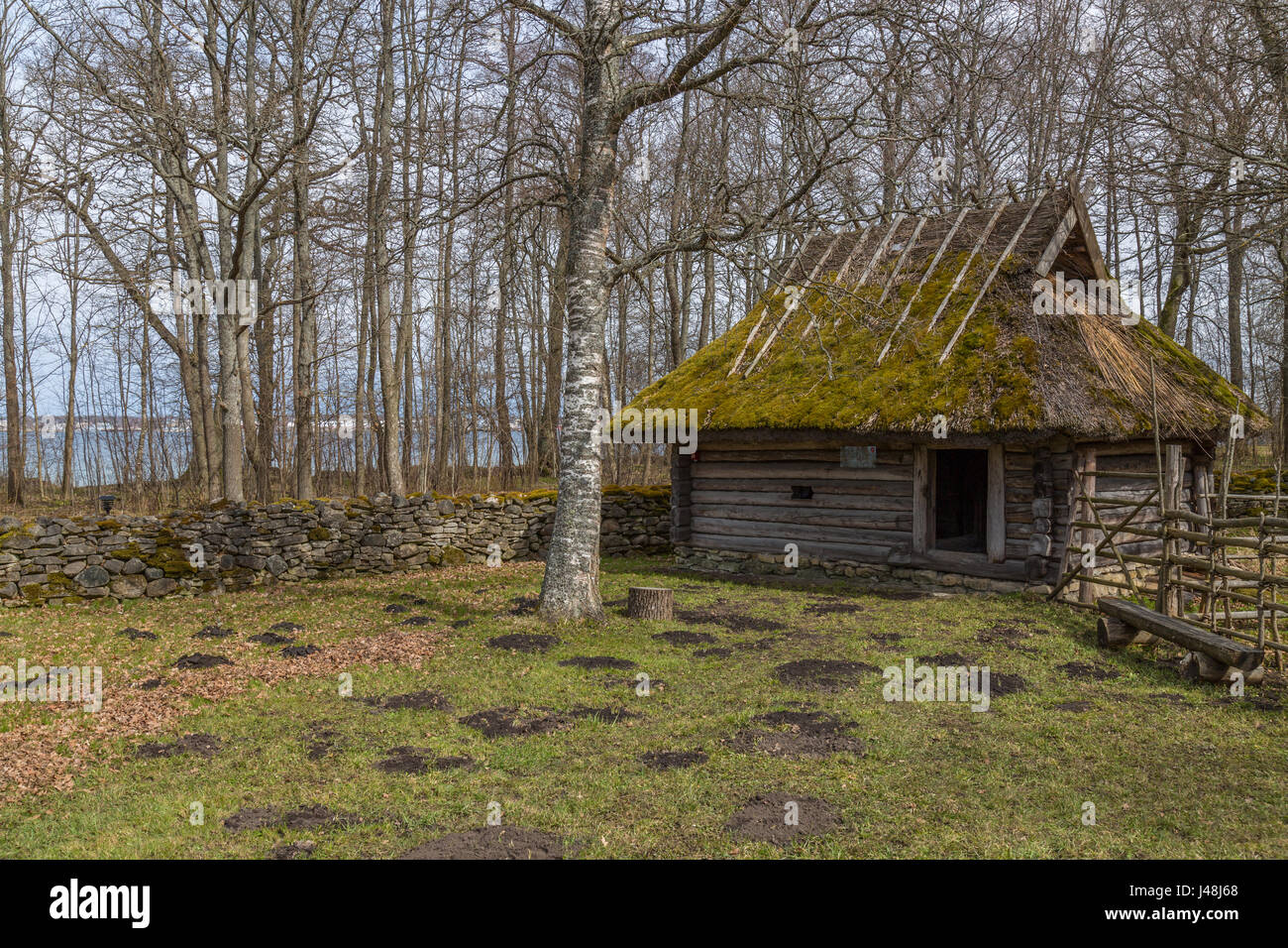 L'habitat traditionnel des populations autochtones de l'Estonie Banque D'Images