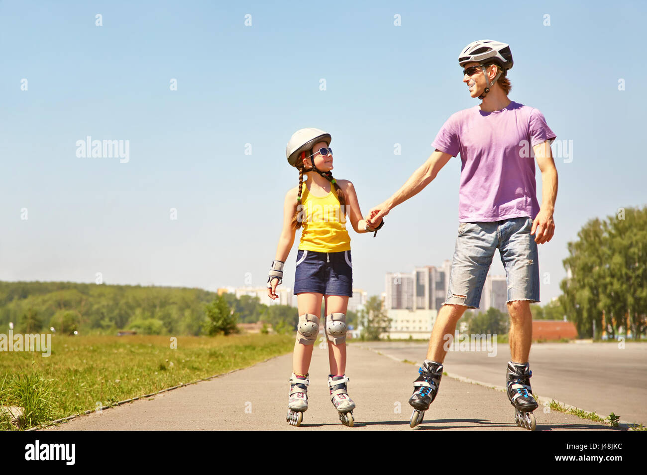 Deux personnes rollerblade Banque D'Images