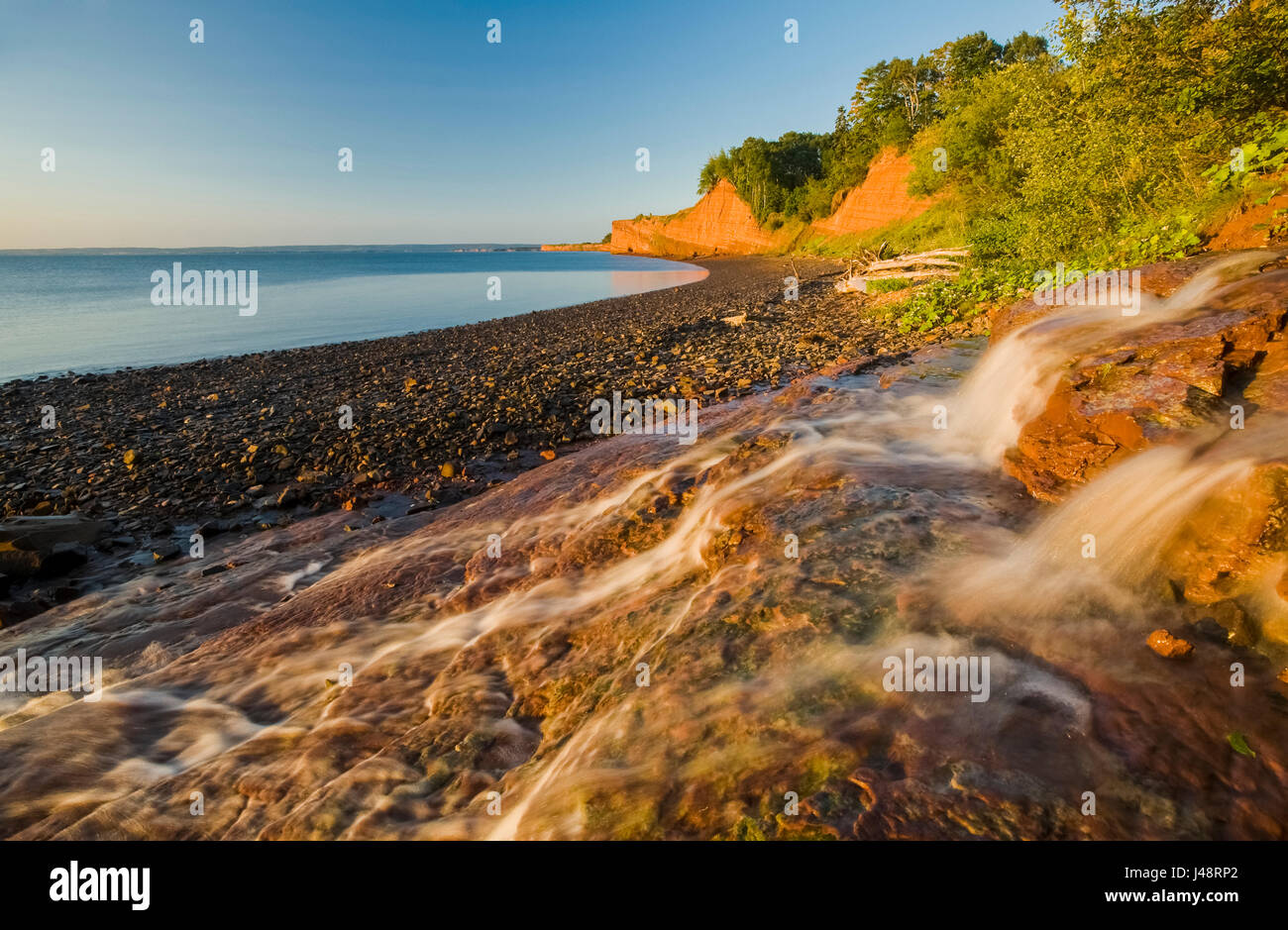 Marée basse et de falaises de grès, le cap Blomidon Provincial Park dans le bassin Minas, baie de Fundy, en Nouvelle-Écosse, Canada Banque D'Images