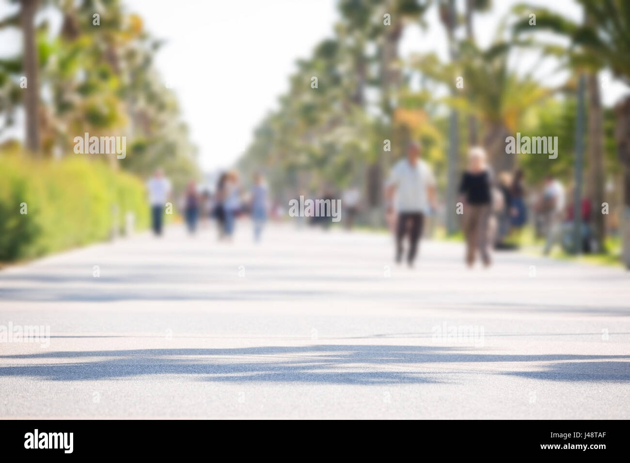 Promenade à Limassol Chypre Molos floue avec les gens Banque D'Images