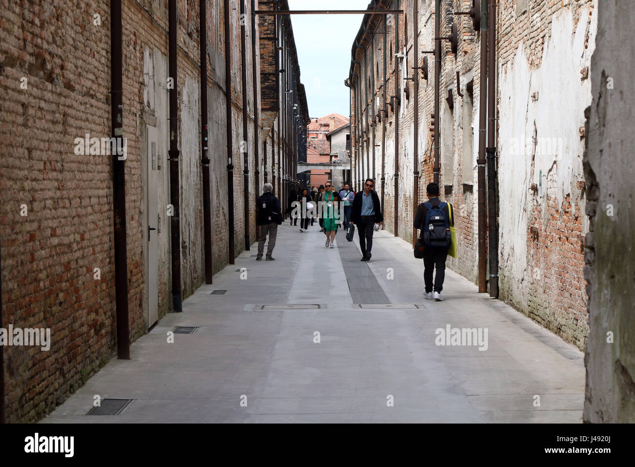 Venise, Italie. 10 mai, 2017. Une vue générale de l'Arsenal au cours de la 57e exposition internationale d'Art (Biennale d'Arte) intitulé "Vive l'Arte Viva' le 10 mai 2017 à Venise Crédit : Andrea Spinelli/Alamy Live News Banque D'Images