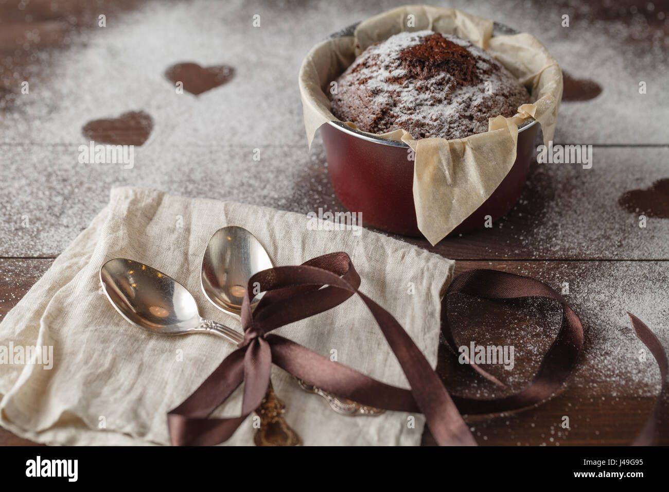 De Delicieux Petits Gateaux Au Chocolat Pour La Fete Des Meres Avec Des Fleurs De Printemps Photo Stock Alamy De Delicieux Petits Gateaux Au Chocolat Pour La Fete Des Meres Avec Des Fleurs De Printemps Photo Stock Alamy