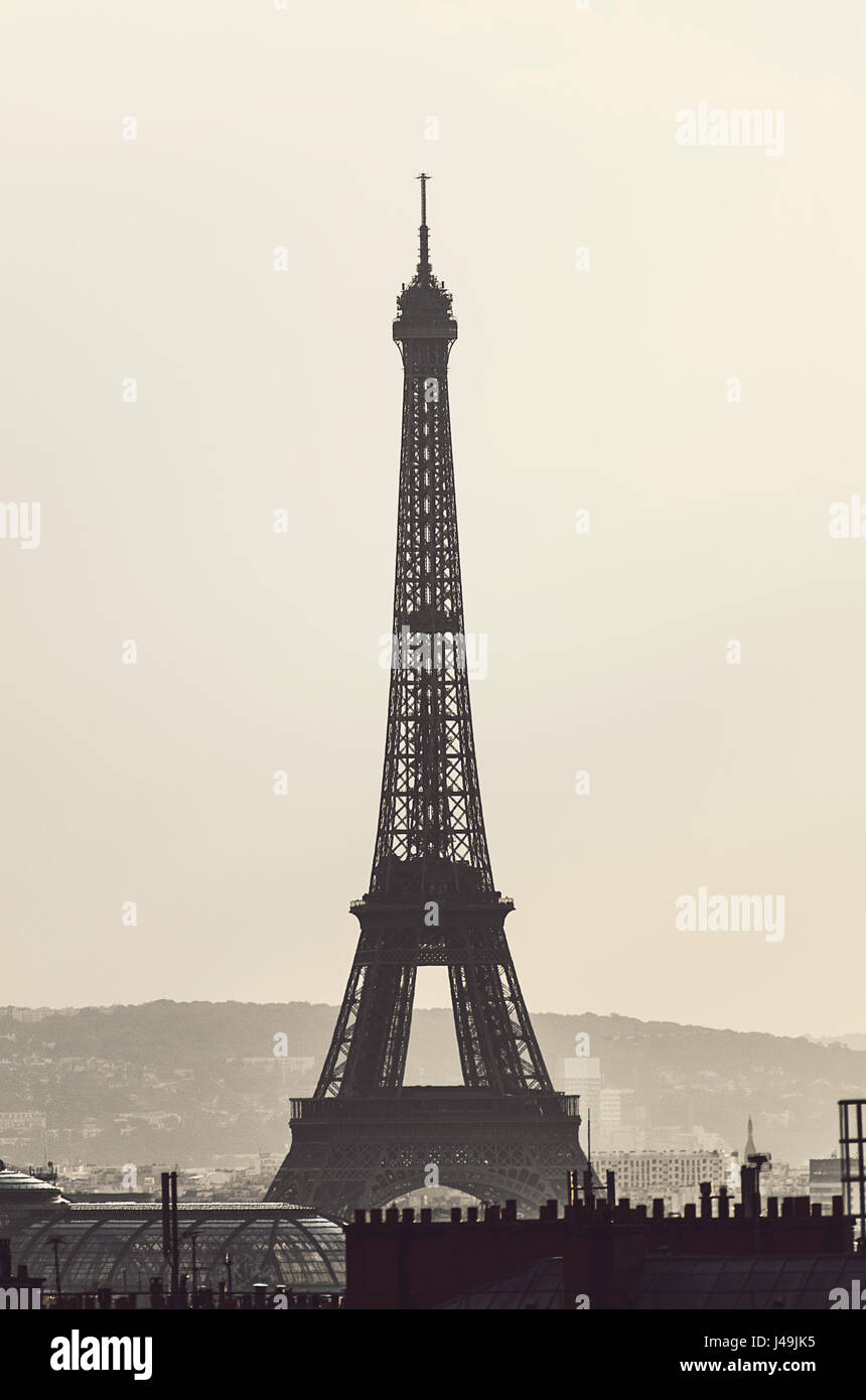 La Tour Eiffel - Vue du 18e arrondissement de Paris, France Banque D'Images
