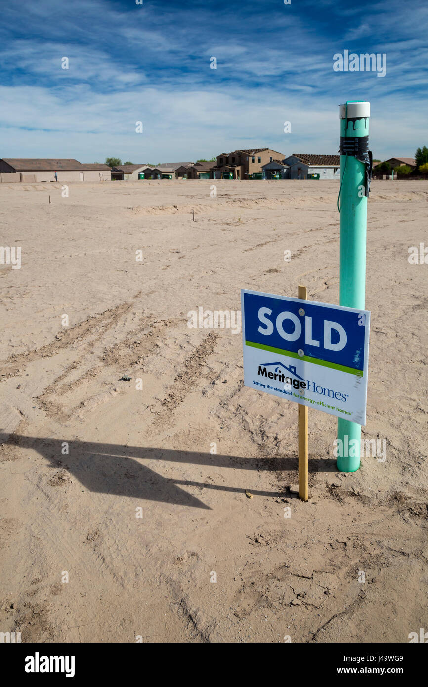 Marana, Arizona - construction rapide de nouvelles subdivisions accueil dans le banlieue Nord-ouest de Tucson. Le désert était auparavant une terre agricole. Banque D'Images