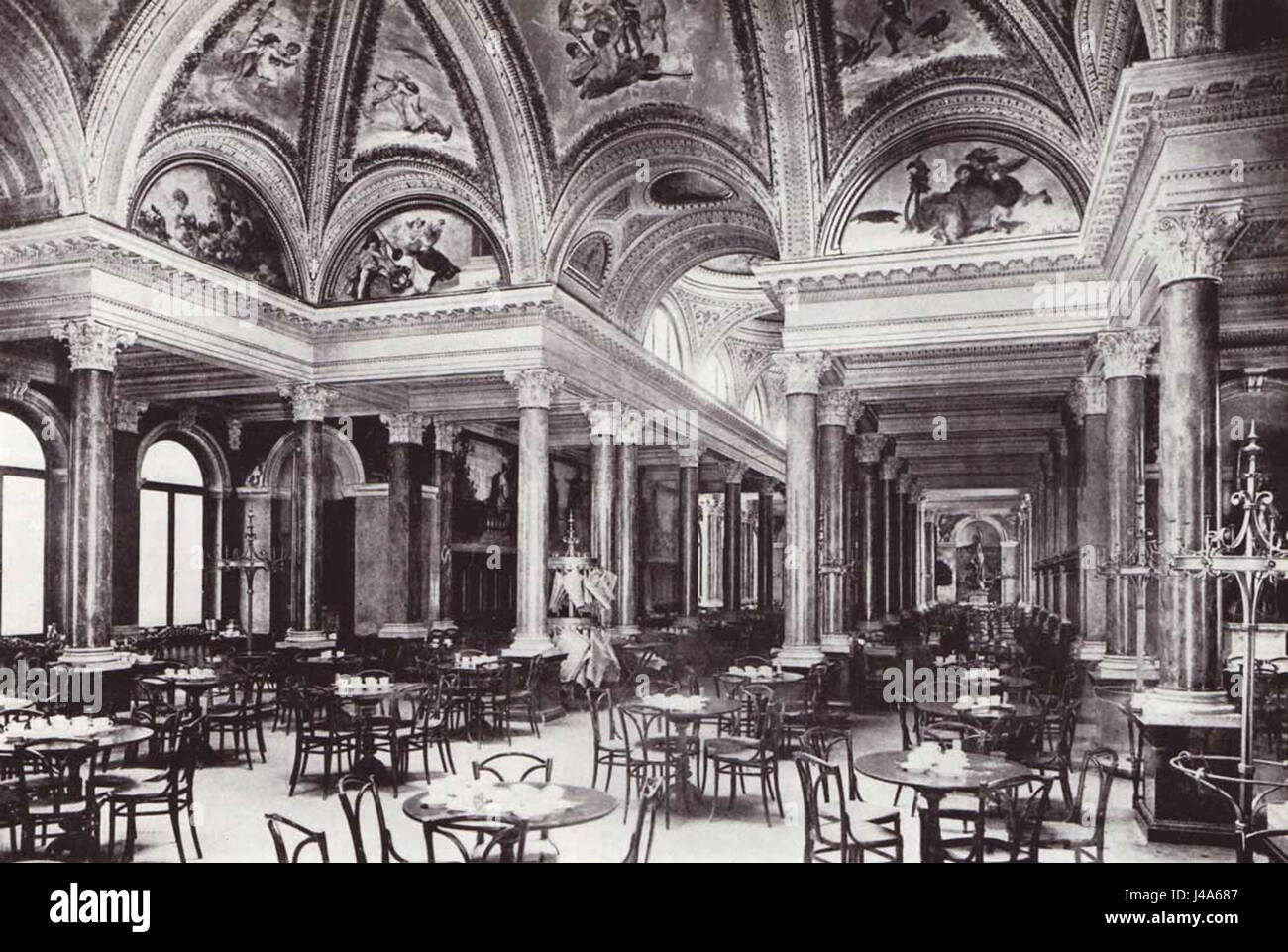 RMW 039 fait référence à un document, un objet ou une référence spécifique provenant d'un document d'archives ou historique, mais un contexte plus approfondi serait nécessaire pour en définir précisément le contenu. Banque D'Images