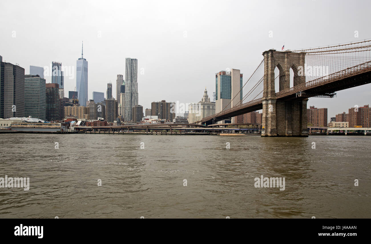Pont de Brooklyn prises à partir de la rivière Hudson Banque D'Images