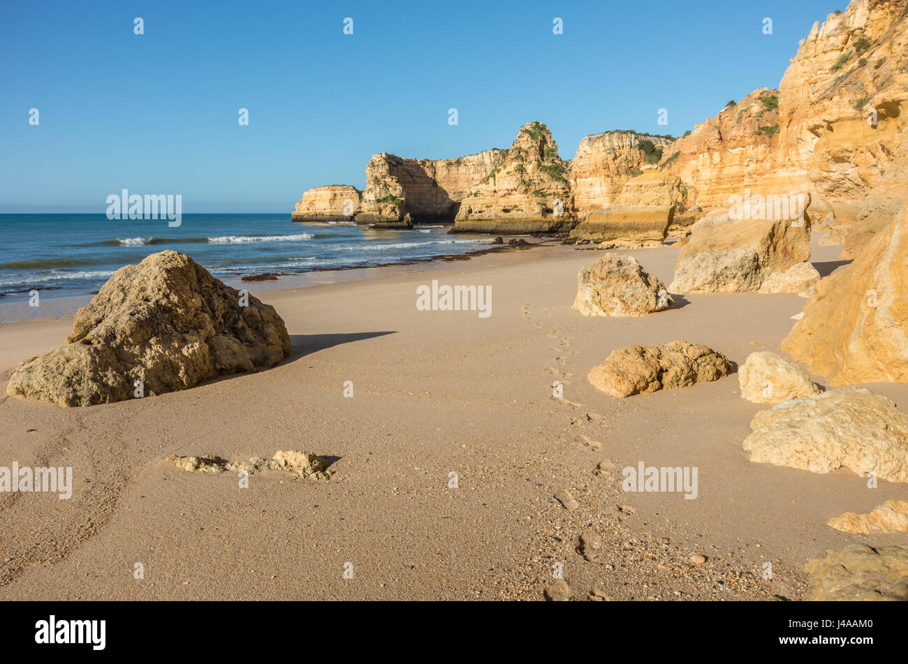 Praia da Marinha, Algarve, Portugal. Banque D'Images