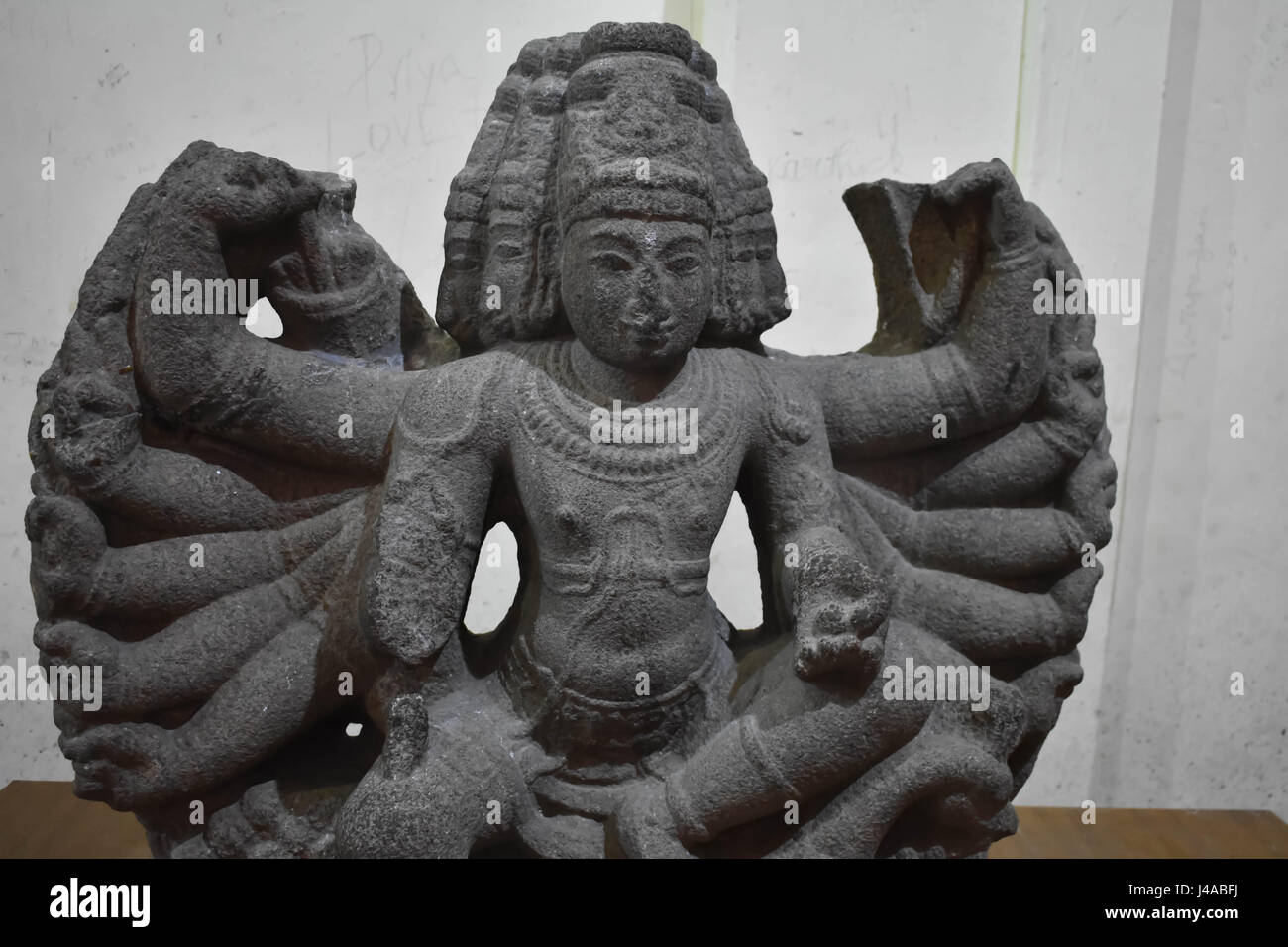 Madurai, Tamil Nadu - Inde - Mars 21, 2017 - Six sculptures face au palais de Tirumalai Nayakar Banque D'Images