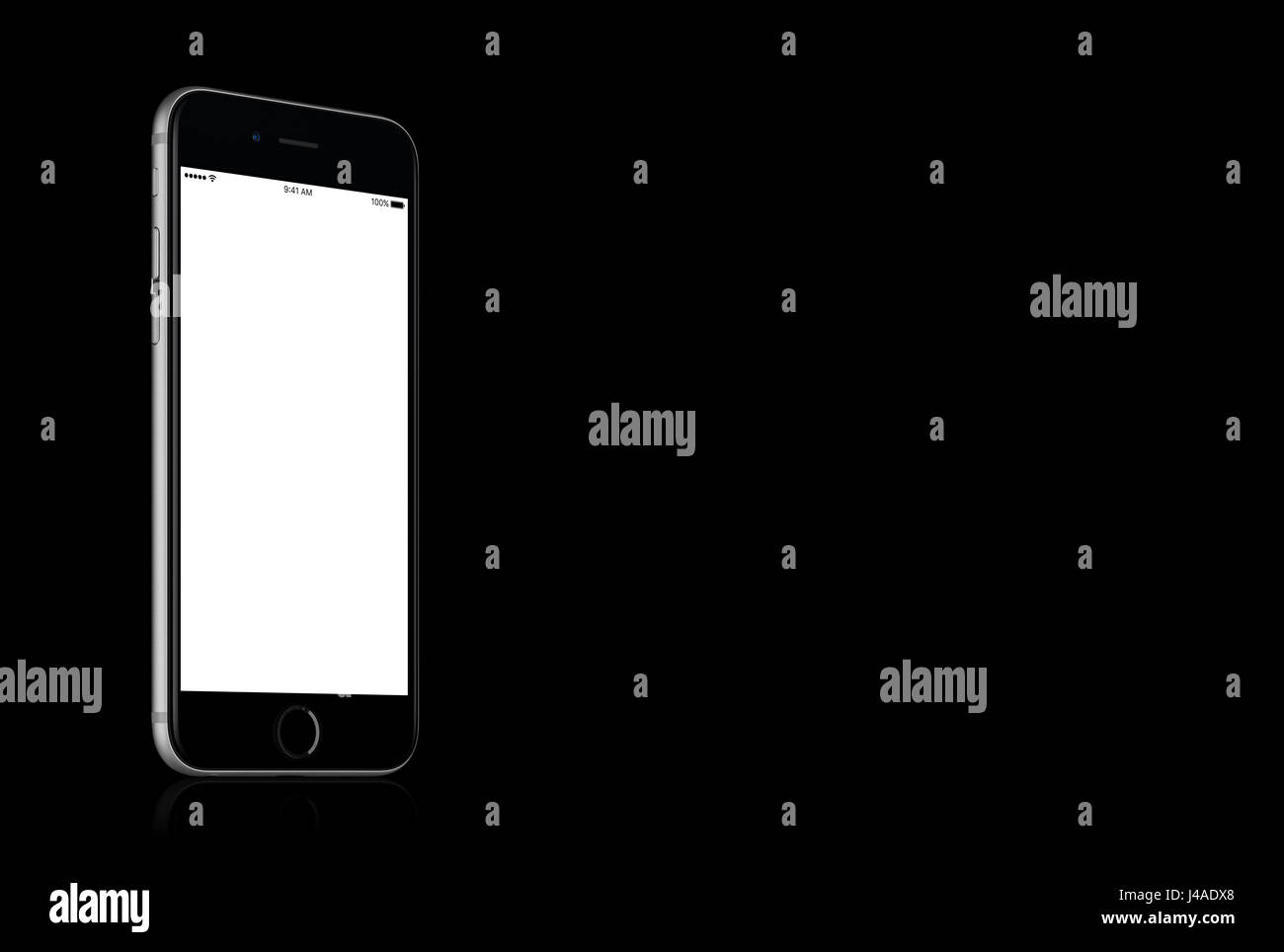 Apple iPhone 7 Gris espace immersive sur fond noir solide avec copie espace Banque D'Images