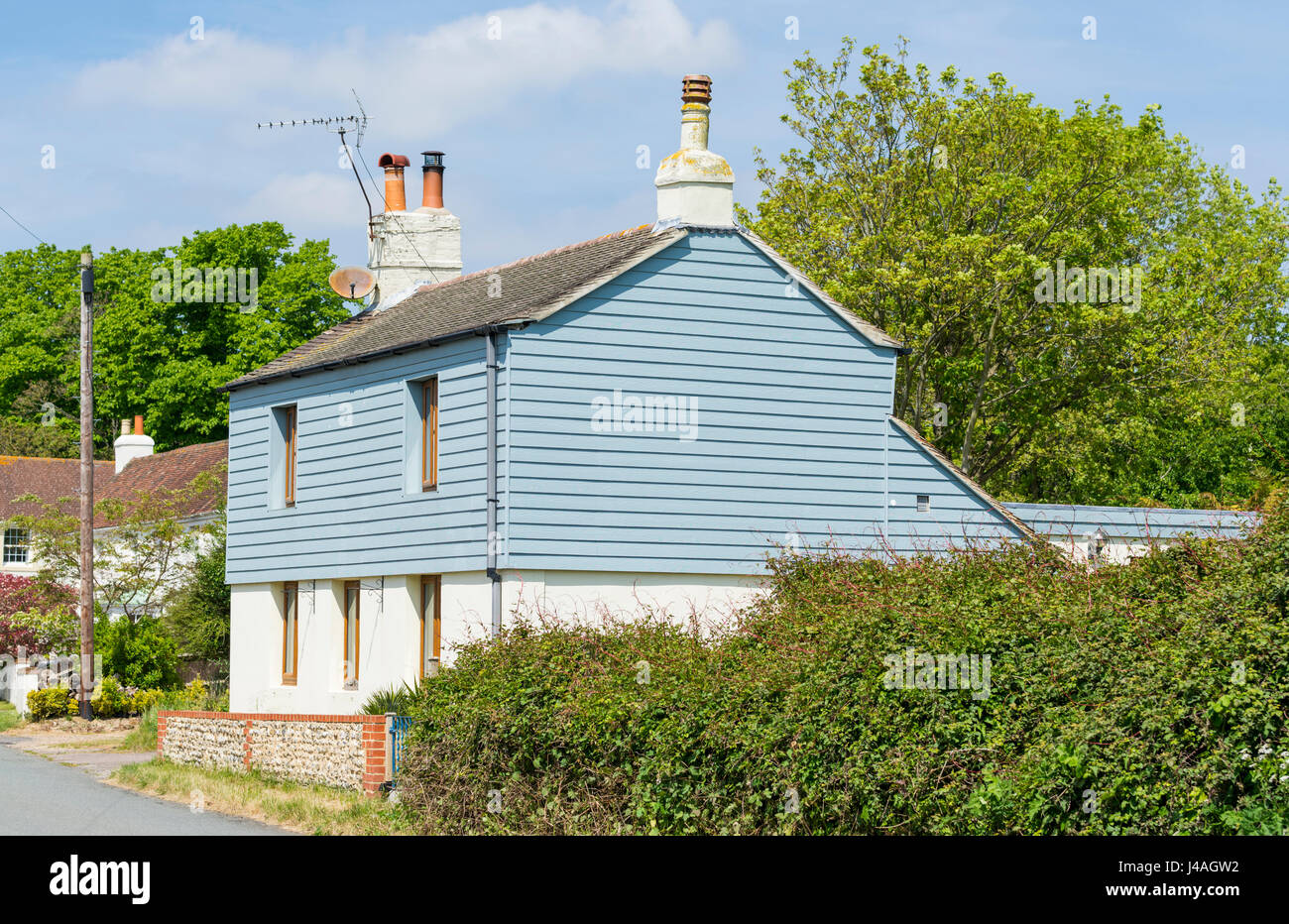 Weatherboarding. Maison indépendante dans la campagne britannique couverts en bois bardage, AKA et Weatherboarding Conseils Météo. Banque D'Images