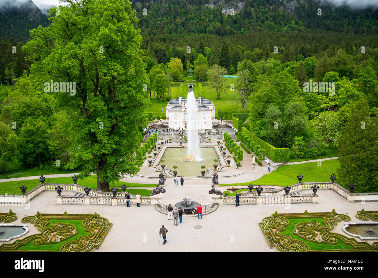 Ettal, Allemagne - le 5 juin 2016 : Château de Linderhof en Bavière, Allemagne, l'un des châteaux de l'ancien roi Louis II de Bavière. Banque D'Images