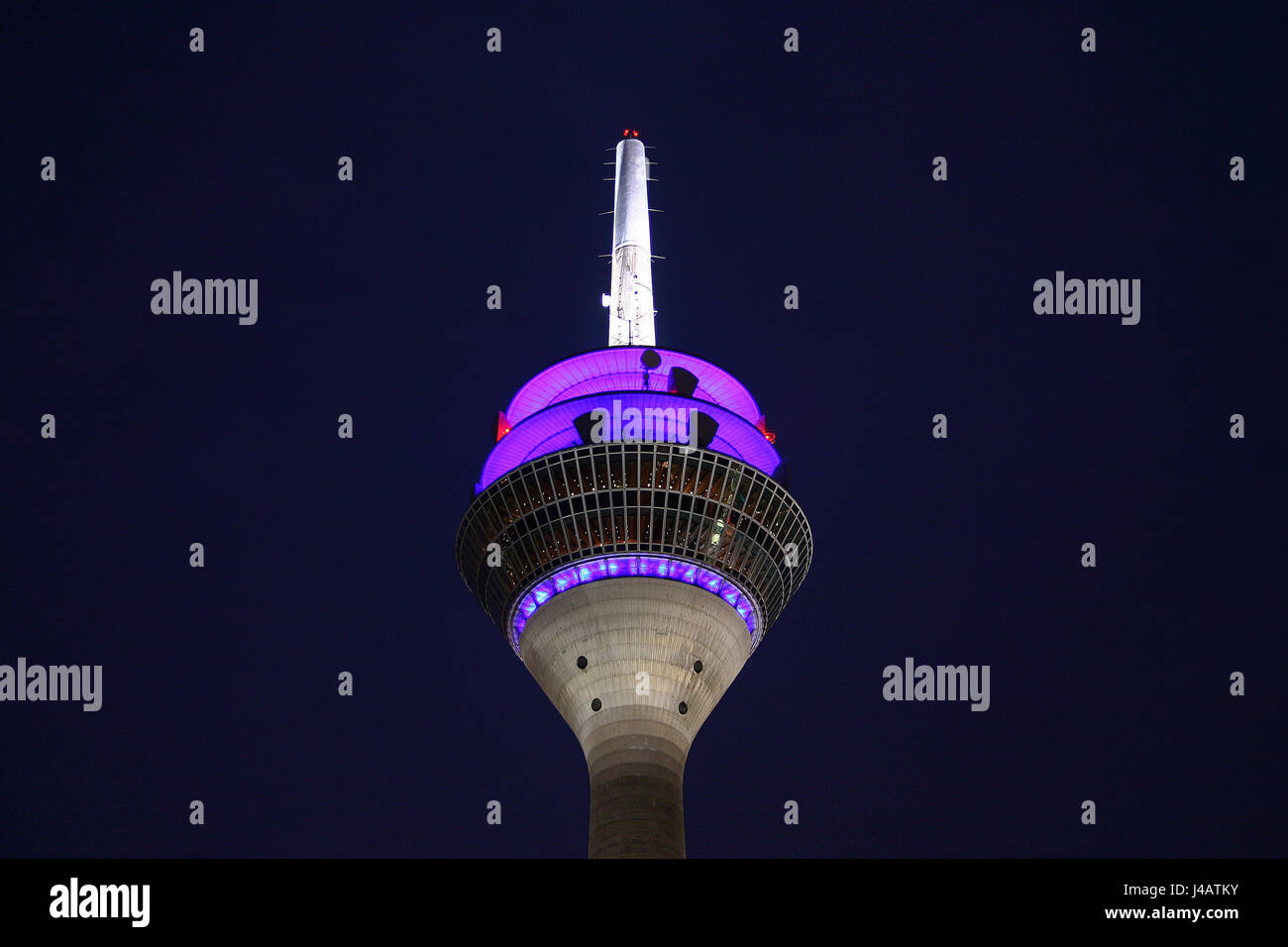 Le restaurant Blue Tower rhin nuit nuit nuit photographie télévision violet Banque D'Images