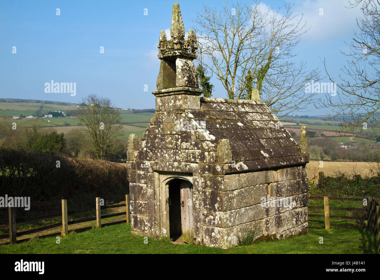 Dupath bien sainte a été probablement construit par les moines de St allemands à propos de 1510 et est belived pour être le plus grand et le meilleur de son genre à Cornwall. Banque D'Images Dupath bien sainte a été probablement construit par les moines de St allemands à propos de 1510 et est belived pour être le plus grand et le meilleur de son genre à Cornwall. Banque D'Images
