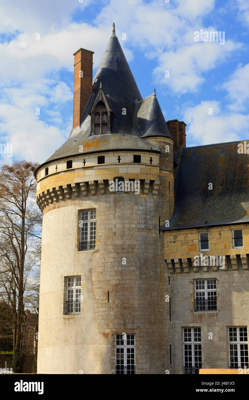 L'une des tours rondes du Château de Sully, dans la vallée de la Loire, France Banque D'Images