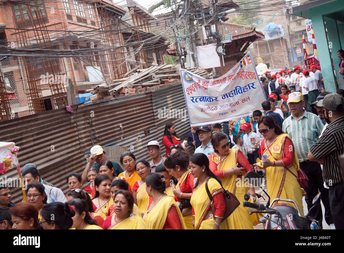 La procession passe par jour Bouddha les rues de Patan Népal Katmandou, Lalitpur ou Banque D'Images