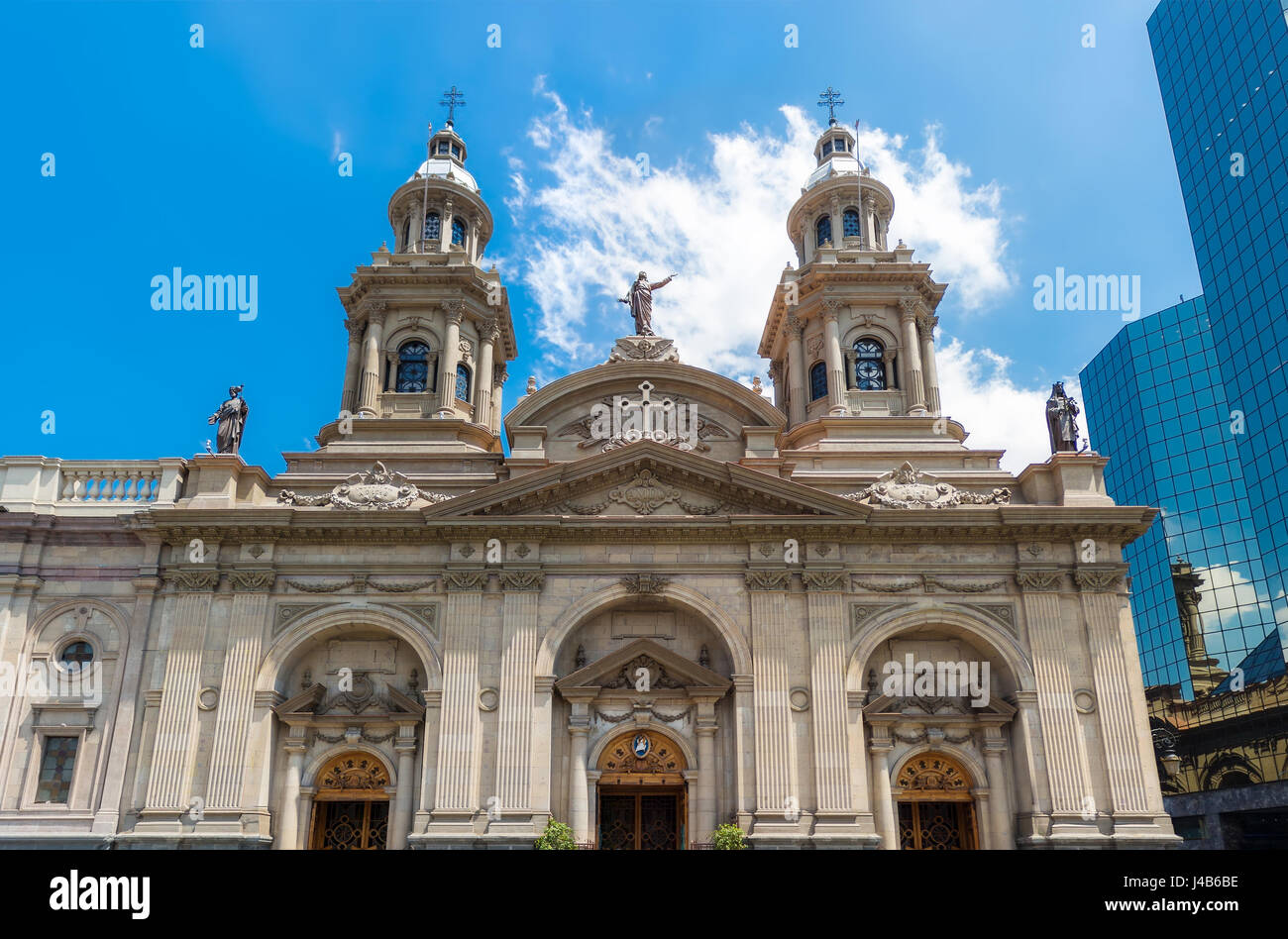 Vue rapprochée de la cathédrale métropolitaine de Santiago, Chili Banque D'Images