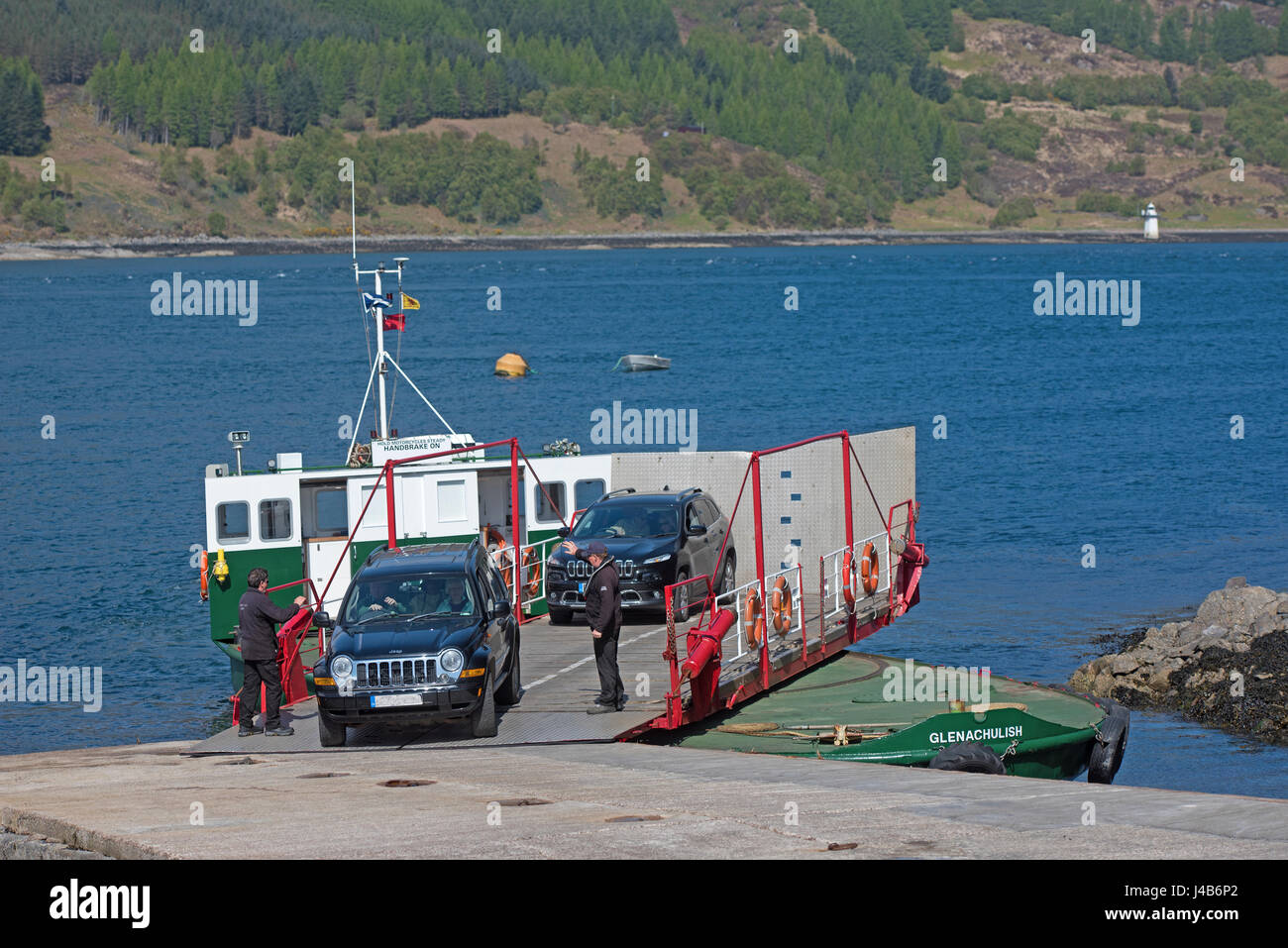 Les mondes dernier car ferry entre la platine d'exploitation Glenelg et Kylerea sur l'île de Skye à l'ouest des Highlands écossais. Banque D'Images