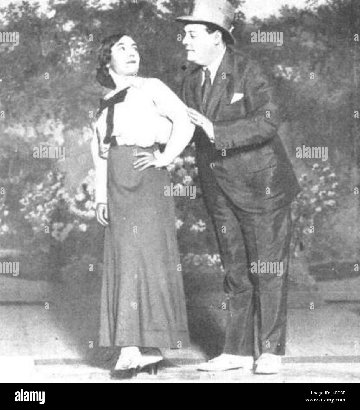 Une sculpture intitulée 'Diana la cazadora' par l'artiste espagnol Quintero, représentant la déesse romaine Diana comme une chasseuse. Banque D'Images