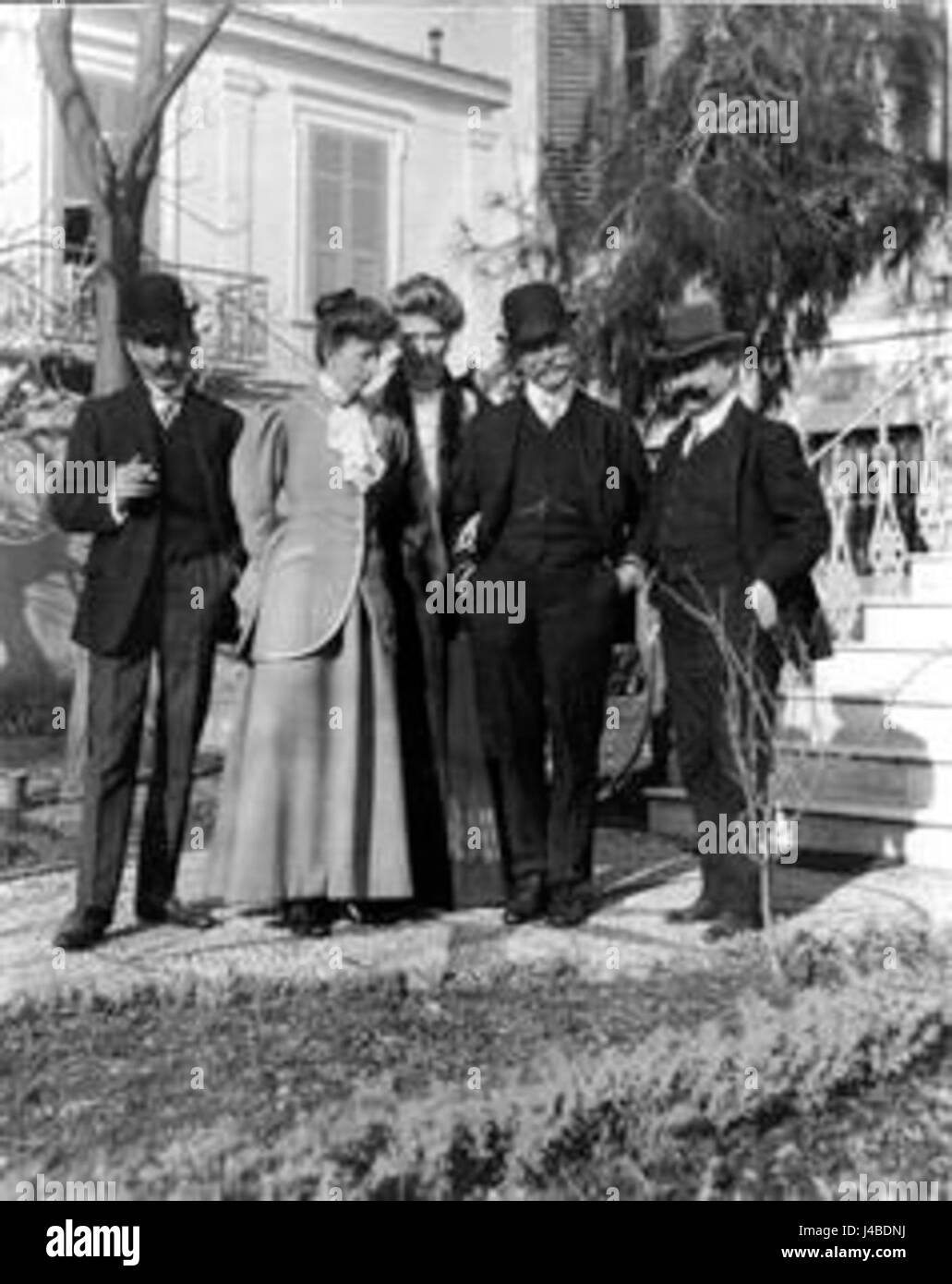 Perikilis et Efrosini Hazilazarou semblent être des individus, peut-être d'origine grecque ou orientale. Un contexte plus approfondi serait nécessaire pour préciser leur importance ou leur contexte. Banque D'Images