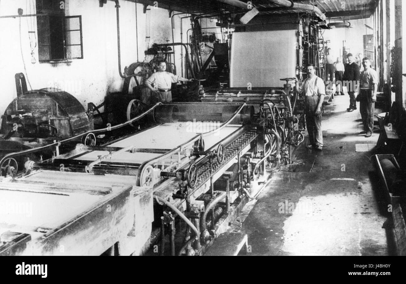 Image de la salle de production de Papierfabrik Rauch à Heilbronn, Allemagne, illustrant les opérations industrielles. Banque D'Images