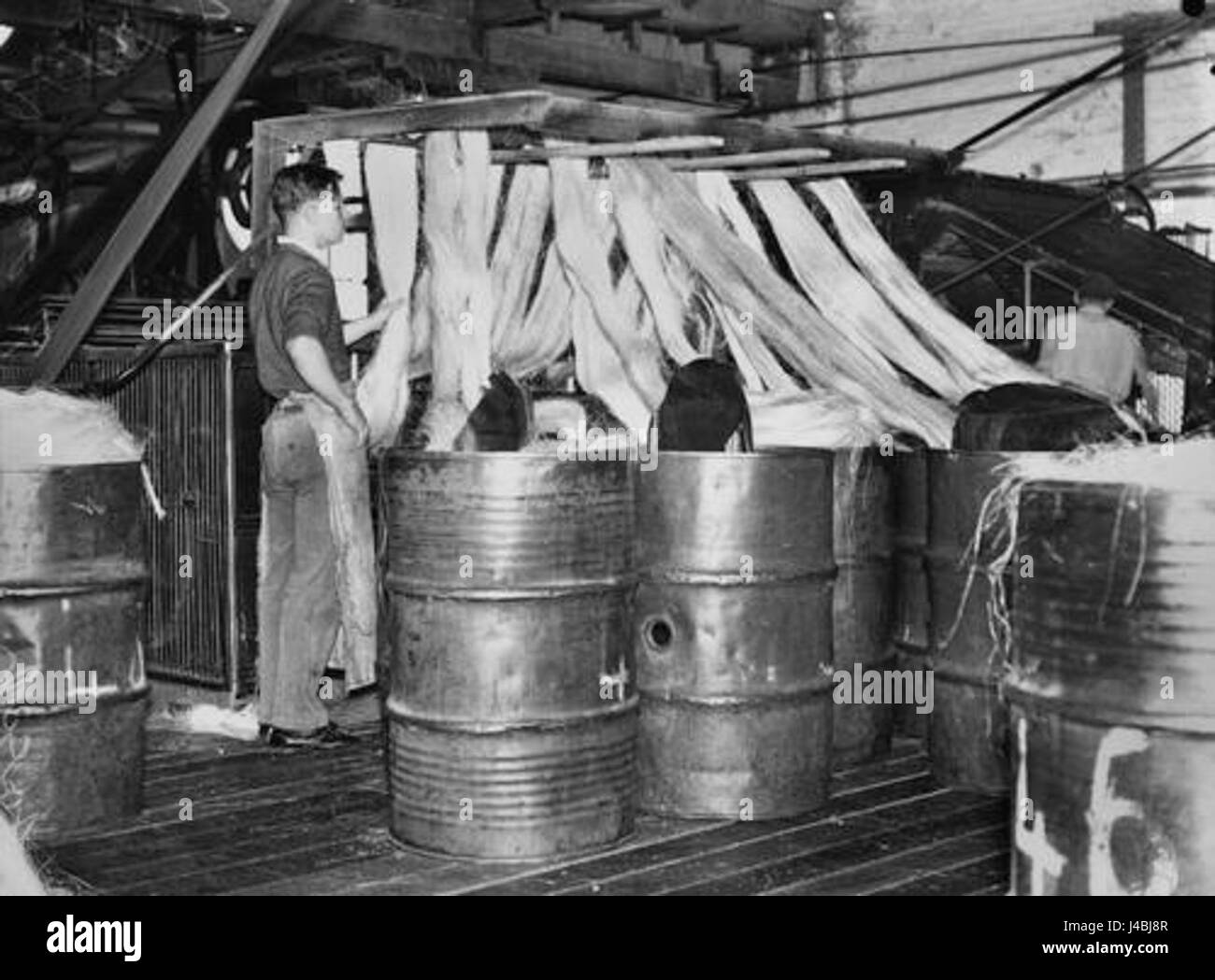 Les cordes sont des installations où les cordes sont fabriquées ou réparées. Historiquement, ces ateliers ont joué un rôle important dans les industries maritimes, fournissant l'équipement essentiel pour les navires, les quais et diverses autres utilisations dans le commerce et le transport. Banque D'Images