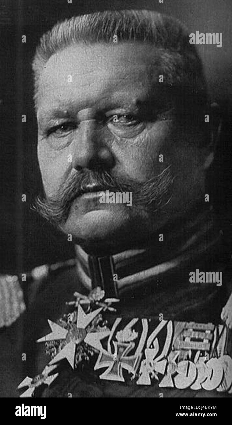 Paul von Hindenburg était un maréchal allemand et homme politique, servant comme président de l'Allemagne de 1925 à 1934. Il est surtout connu pour son leadership pendant la première Guerre mondiale et son rôle dans la montée politique d'Adolf Hitler. Banque D'Images