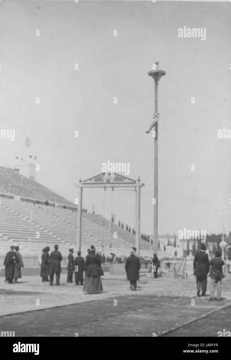 Les Jeux Olympiques d'été de 1896, les premiers Jeux Olympiques modernes, comportaient une épreuve d'escalade à la corde. Cet événement a mis en valeur la force physique et l'endurance alors que les concurrents couraient pour monter une corde de 14 mètres de haut. Banque D'Images