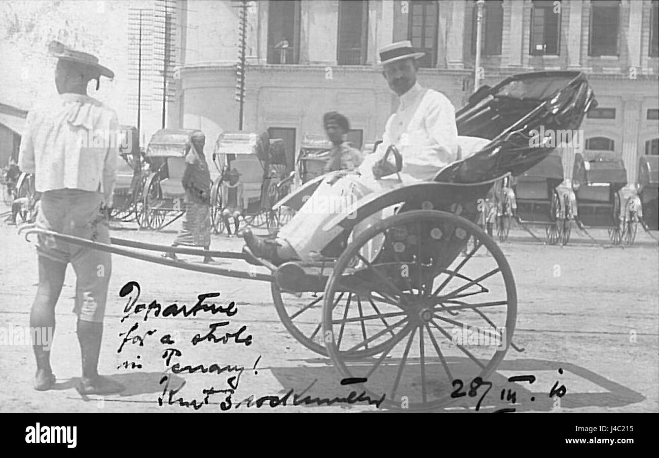 Le rikscha, représenté sur cette image de 1904, était un chariot à deux roues traditionnel utilisé pour le transport, couramment observé dans les villes asiatiques au début du XXe siècle. Banque D'Images