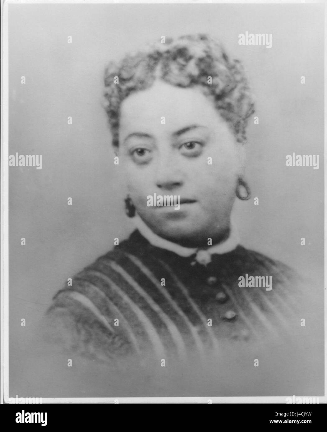 Une photographie de la reine Emma d'Hawaï, capturée par H.L. Chase, reflétant le style de portrait royal de l'époque et offrant un aperçu de l'histoire de la monarchie hawaïenne. Banque D'Images