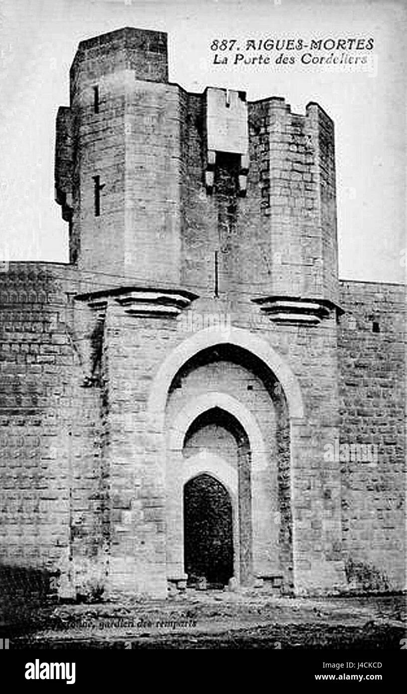 La porte des Cordeliers est une porte historique de Paris, connue pour son rôle dans la Révolution française. C'était un point de repère important pendant le soulèvement et fait partie de l'histoire révolutionnaire de la ville. Banque D'Images La porte des Cordeliers est une porte historique de Paris, connue pour son rôle dans la Révolution française. C'était un point de repère important pendant le soulèvement et fait partie de l'histoire révolutionnaire de la ville. Banque D'Images