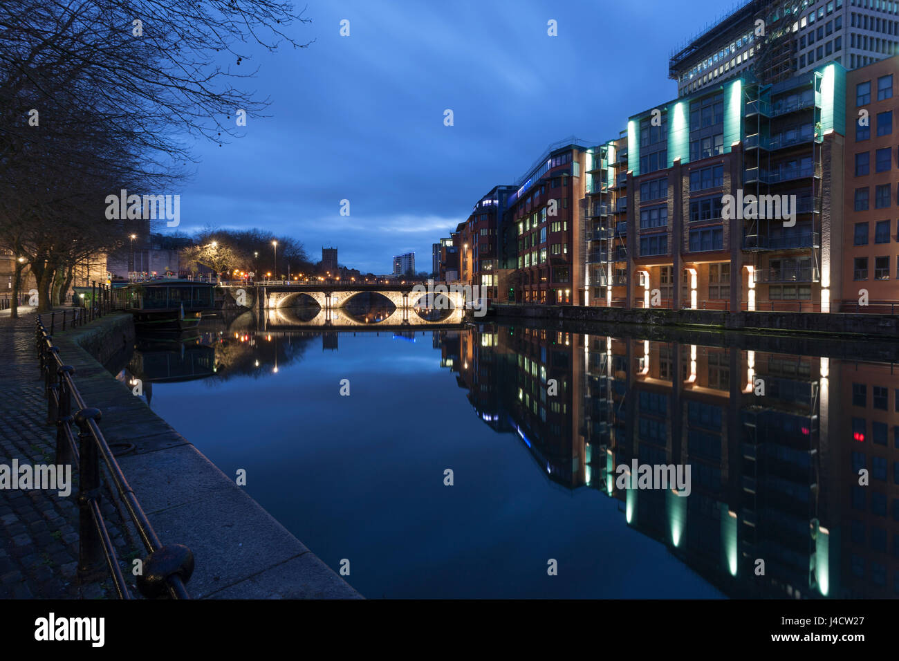 Une conférence préparatoire à l'aube vue du pont de Bristol, Bristol. Banque D'Images