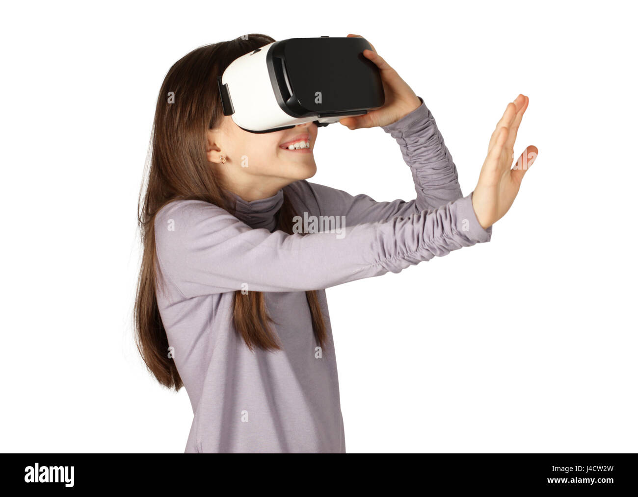 Fille enfant en utilisant la réalité virtuelle sur goggle white Banque D'Images
