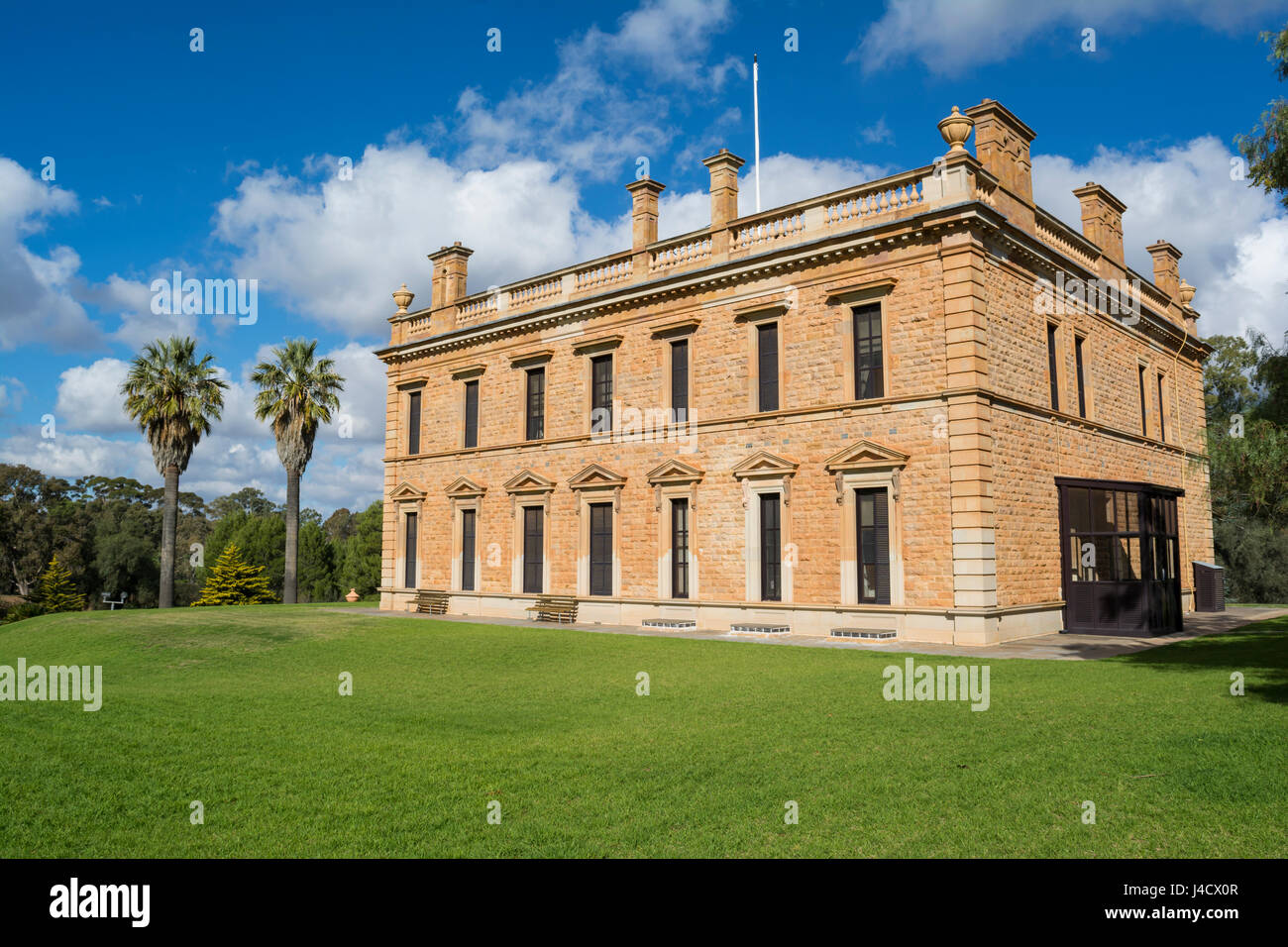 Martindale Hall, Mintaro, Australie du Sud, Australie - 4 juin 2016 : Avec le côté vue arrière de l'historique de bâtiments et terrains Martindale Hall Banque D'Images