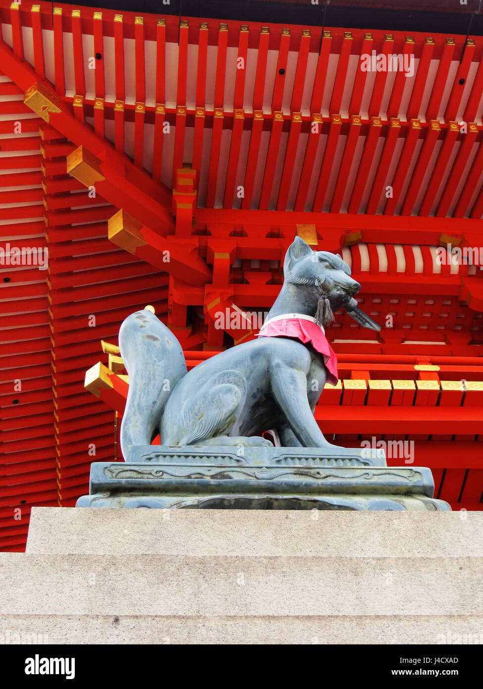 Angel fox statue au Sanctuaire Fushimi Inari, Kyoto, Japon. Banque D'Images
