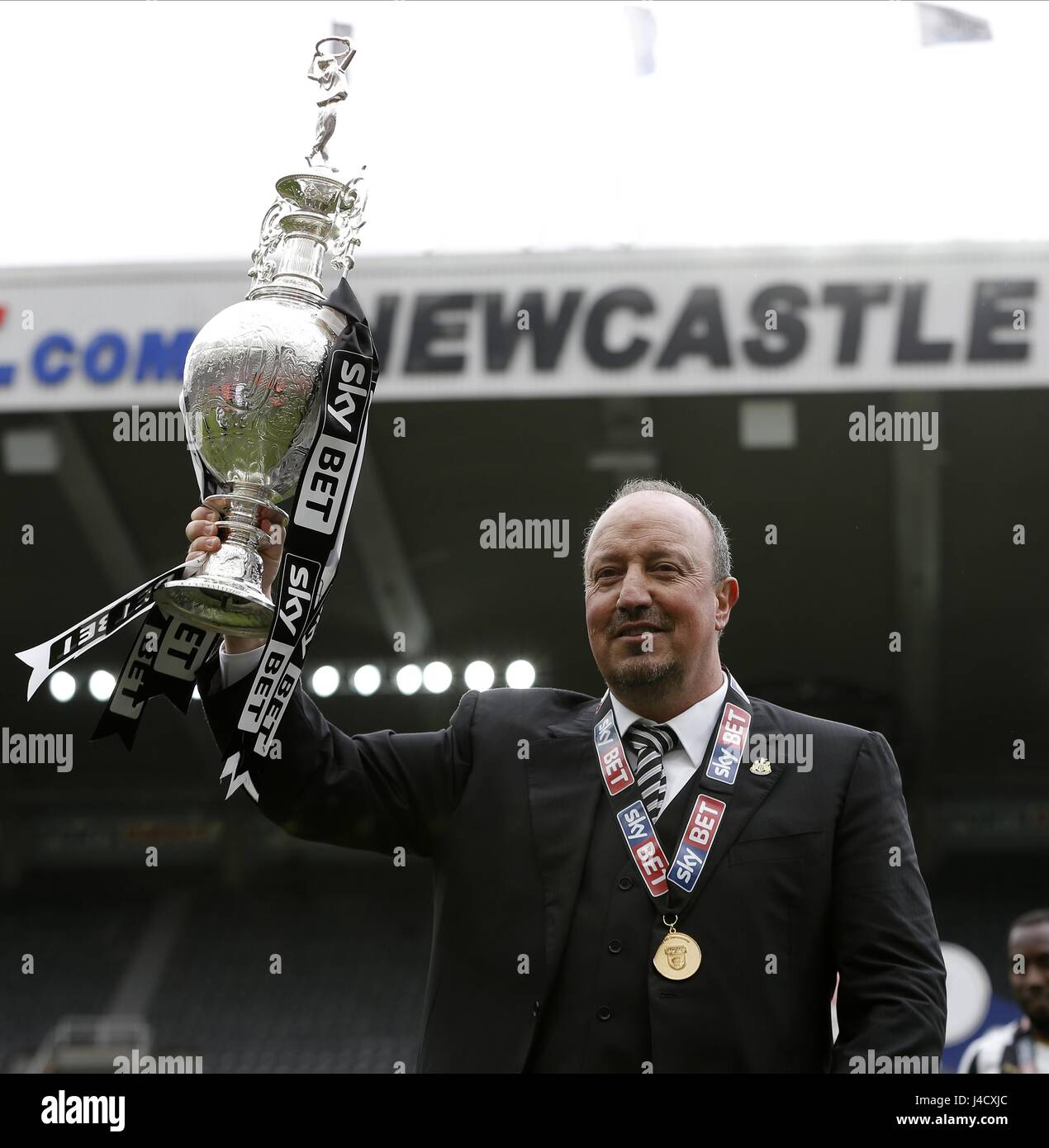 RAFA BENITEZ TROPHY NEWCASTLE UNITED FC NEWCASTLE UNITED FC ST JAMES PARK NEWCASTLE ANGLETERRE 07 Mai 2017 Banque D'Images