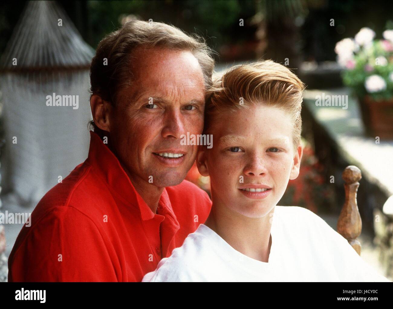 peter kraus mit seinem sohn michael geboren am 11 mai 1973 im jahre 1988 dans seinem ferienhaus am luganer see am 18 marz wird der deutsche schlagersanger acteurs et actrices und entertainer peter
