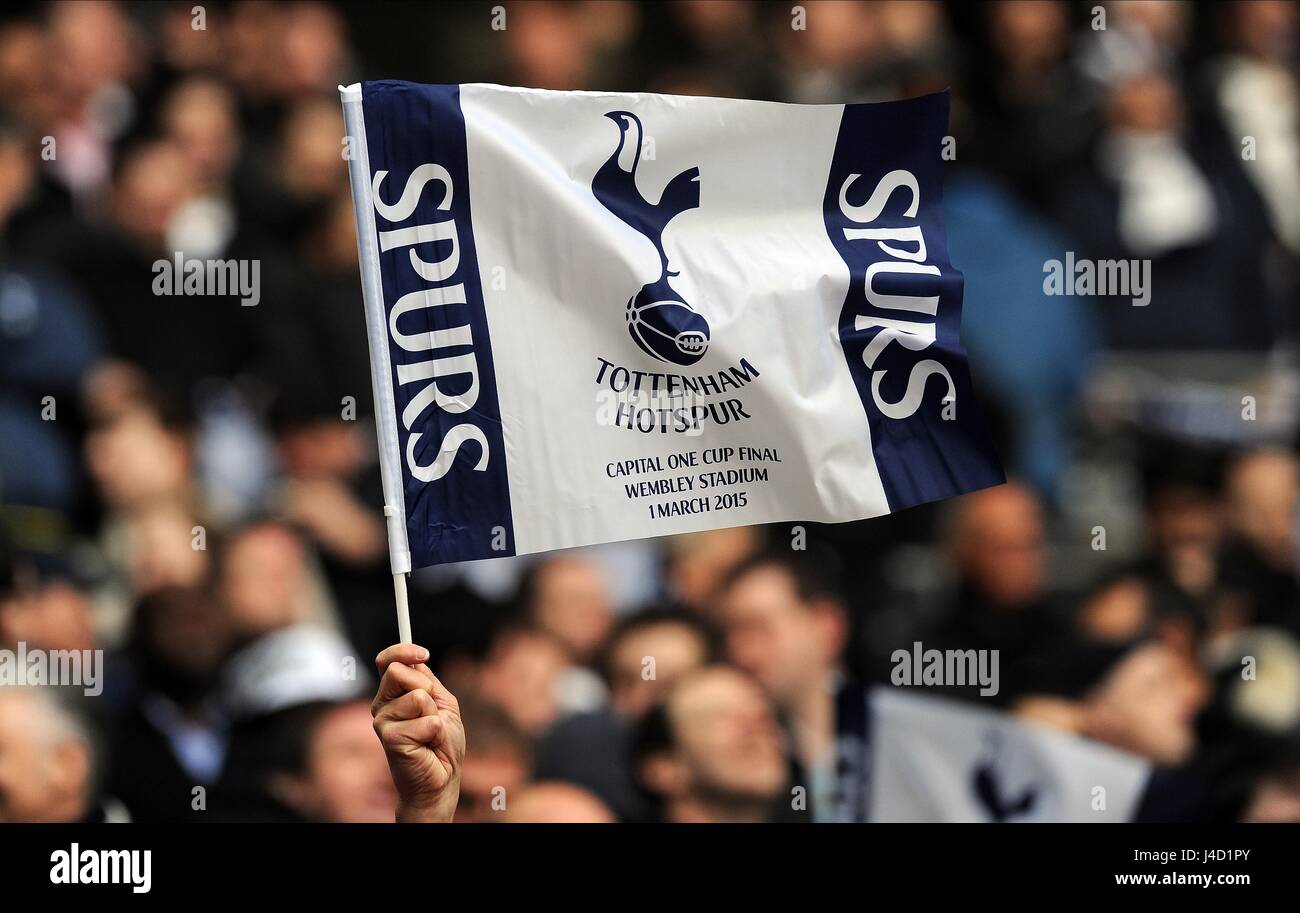 TOTTENHAM HOTSPUR DRAPEAU DANS LE CHELSEA V Tottenham Hotspur WEMBLEY Londres Angleterre 01 Mars 2015 Banque D'Images