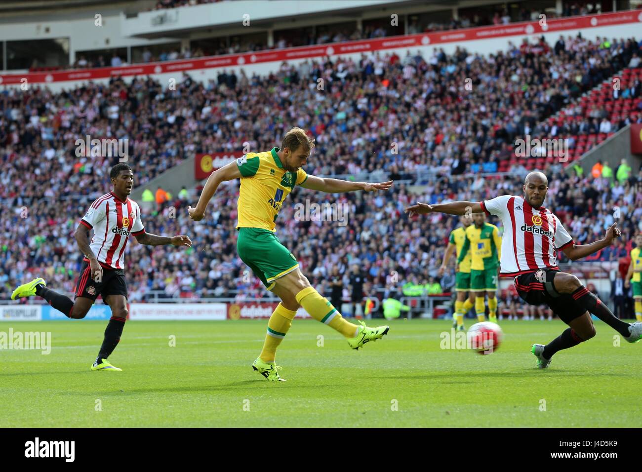 STEVEN WHITTAKER DES DIZAINES 0,2 V Norwich City FC Sunderland F STADIUM OF LIGHT SUNDERLAND ENGLAND 15 Août 2015 Banque D'Images