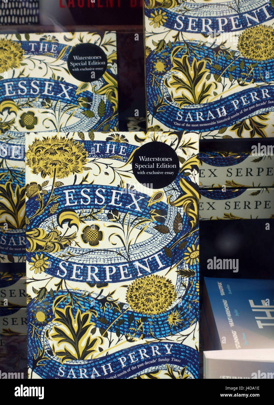 L'Essex Serpent, best seller par Sarah Perry à Londres, fenêtre librairie Banque D'Images