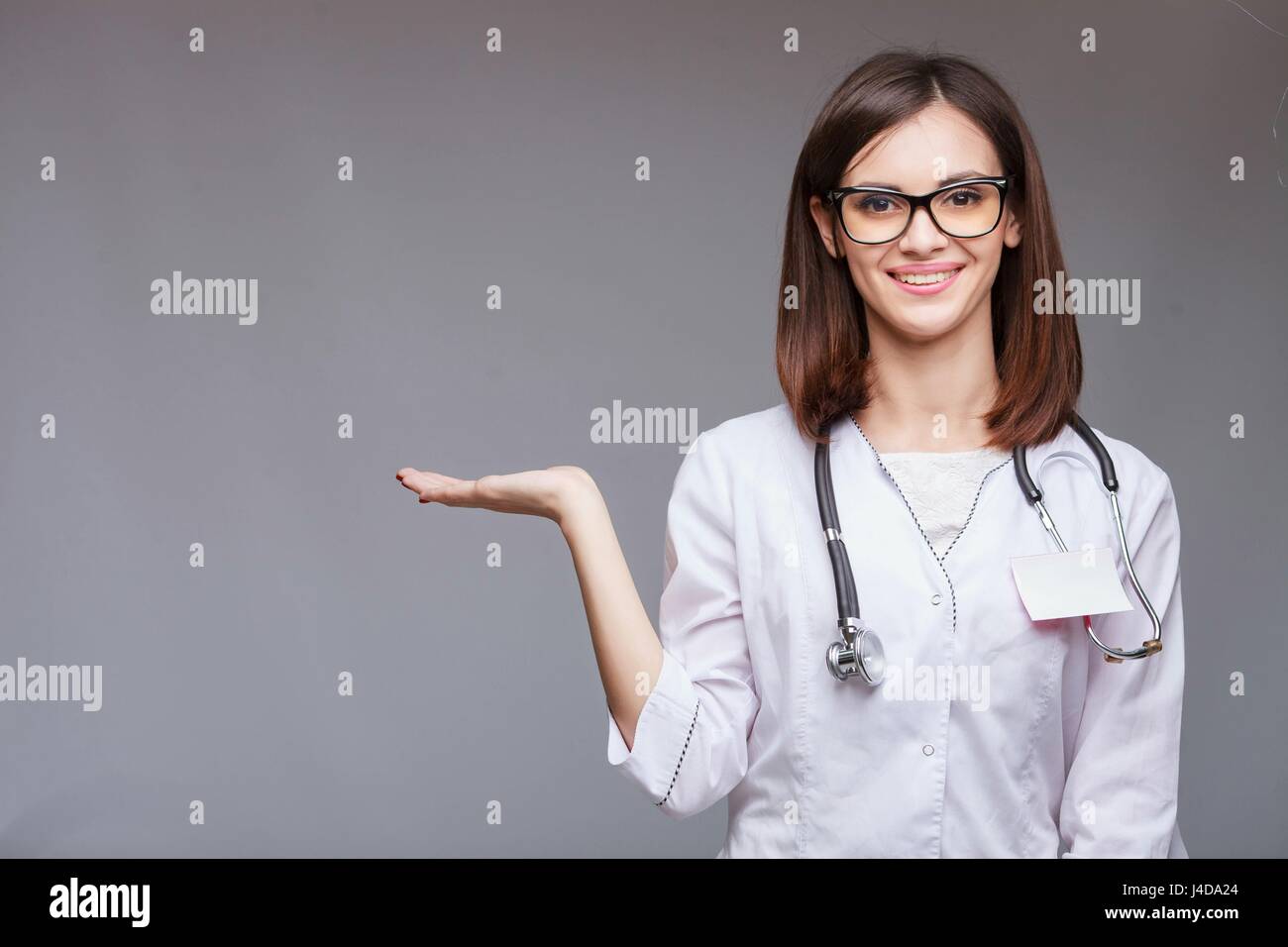 Jeune belle infirmière Banque D'Images