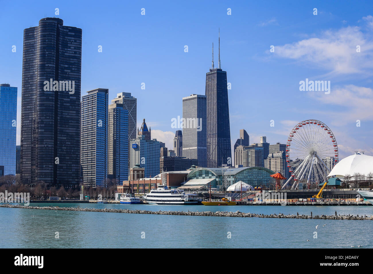 Skyline avec le Navy Pier et John Hancock Center, Chicago, Illinois, USA, Amérique, Skyline Navy Pier und mit John Hancock Center, Chicago, Illinoi Banque D'Images